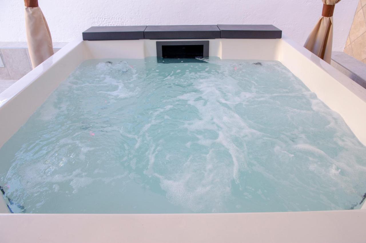 Joyce Luxury Suite モノーポリ エクステリア 写真